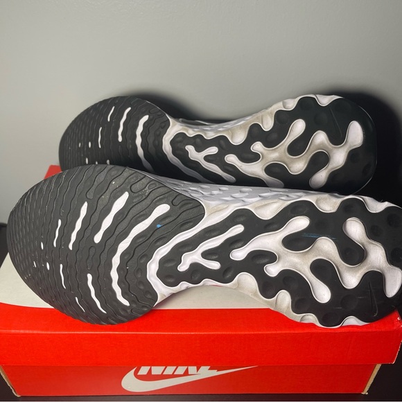 Men’s 13 Nike React Infinity Run Flyknit Running CT2357-002 - Picture 3 of 5